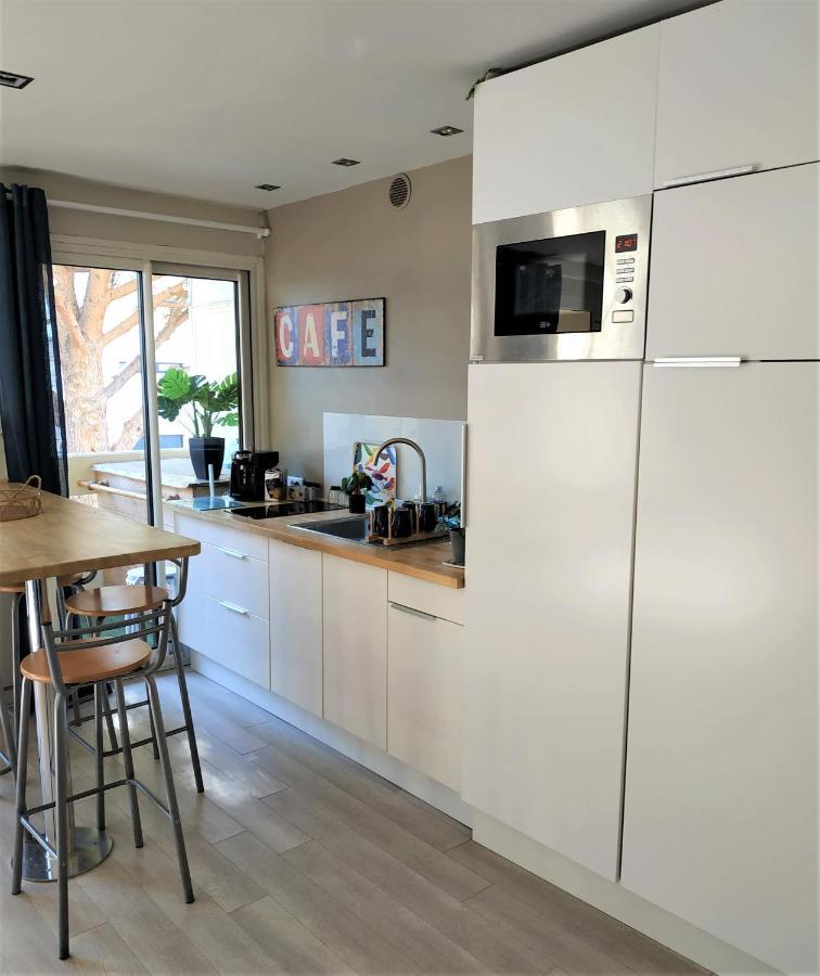 Charmant Appartement A 350M De La Plage Et Du Port Frejus Bagian luar foto
