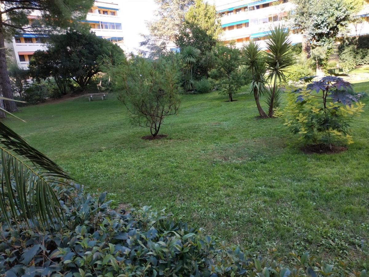 Charmant Appartement A 350M De La Plage Et Du Port Frejus Bagian luar foto