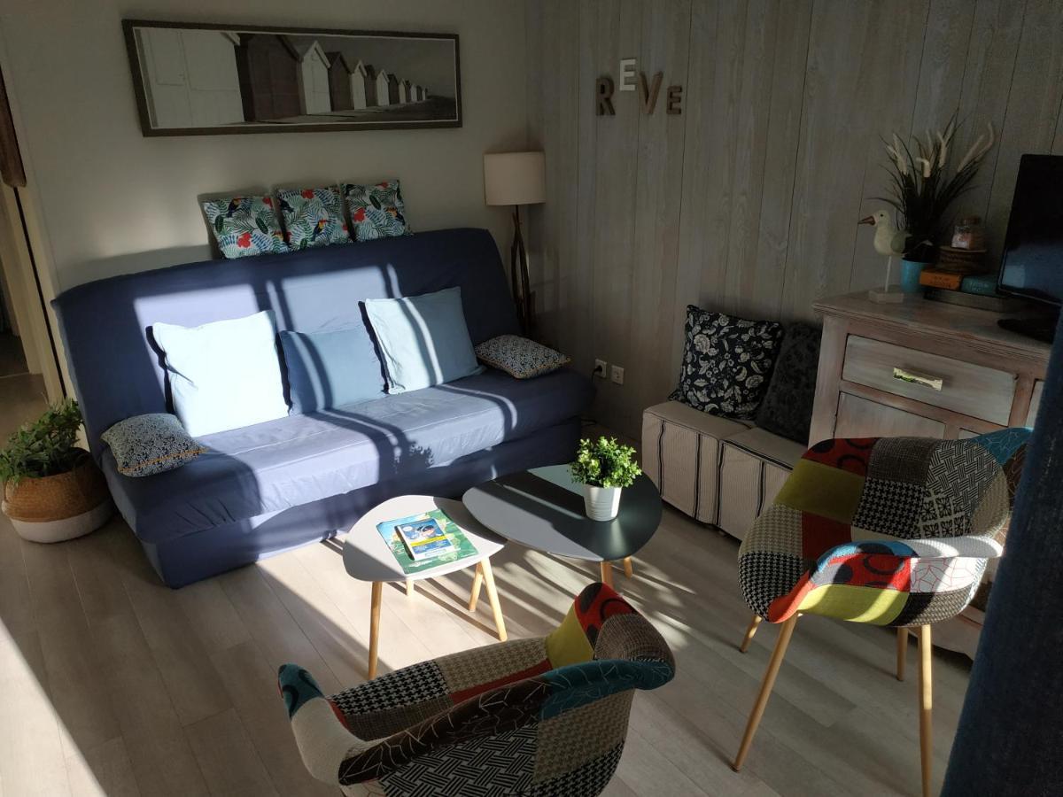 Charmant Appartement A 350M De La Plage Et Du Port Frejus Bagian luar foto